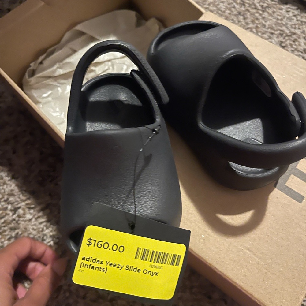 Yeezy Slides 4C - Brand New